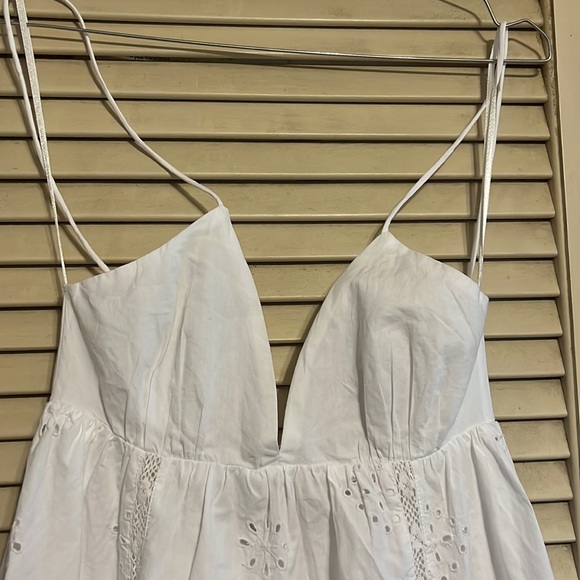 Zara NWT size XS white eyelet dress. With liner. So pretty open back tie - Picture 2 of 5